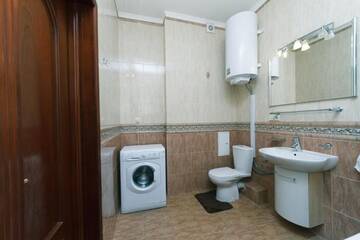 Фото номера Апартаменты с 3 спальнями Апартаменты Apartments near the Olympic Stadium г. Киев 70