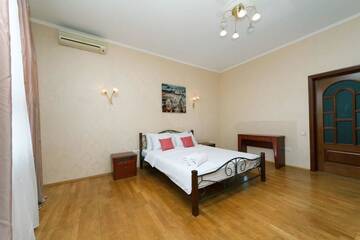 Фото номера Апартаменты с 3 спальнями Апартаменты Apartments near the Olympic Stadium г. Киев 38