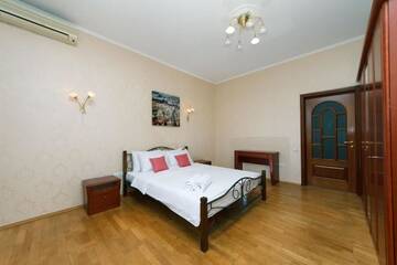 Фото номера Апартаменты с 3 спальнями Апартаменты Apartments near the Olympic Stadium г. Киев 100