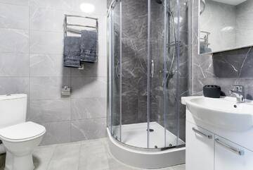 Фото номера Апартаменты Апартаменты VIP studio in the center, Ohmatdet, KPI г. Киев 14