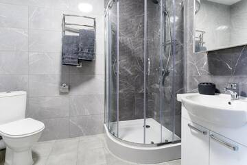Фото номера Апартаменты Апартаменты VIP studio in the center, Ohmatdet, KPI г. Киев 29