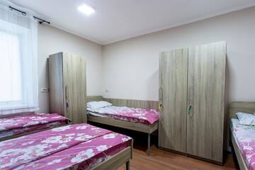 Фото номера Кровать в общем номере для мужчин с 4 кроватями Хостелы Colorhostel г. Киев 4