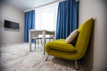 Фото номера Улучшенные апартаменты с видом на озеро Апартаменты Solo Apartment Kamenskaya г. Киев 10