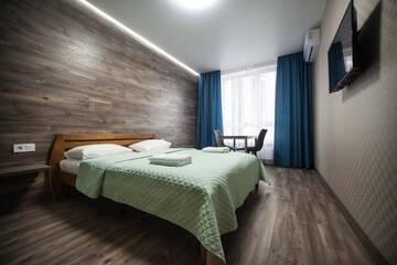Фото номера Номер-студио с кроватью размера &quot;king-size&quot; Апартаменты Solo Apartment Kamenskaya г. Киев 3
