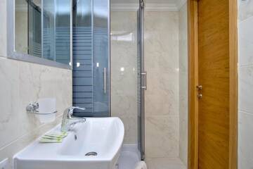 Фото номера Двухместный номер с 1 кроватью и балконом Отель Grand Apartments г. Киев 16