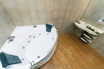 Фото номера Апартаменты Апартаменты Panoramic luxury apartments with Jacuzzi Obolonskaya embankment г. Киев 31