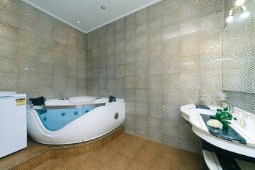 Фото номера Апартаменты Апартаменты Panoramic luxury apartments with Jacuzzi Obolonskaya embankment г. Киев 32