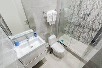 Фото номера Апартаменты-студио Апартаменты Smart Apartment near Railway Station on 25 floor Kvartet 3C г. Киев 15