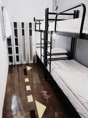 Фото номера Кровать в общем номере с 4 кроватями Хостелы Hostel ALCATRAZ г. Киев 3
