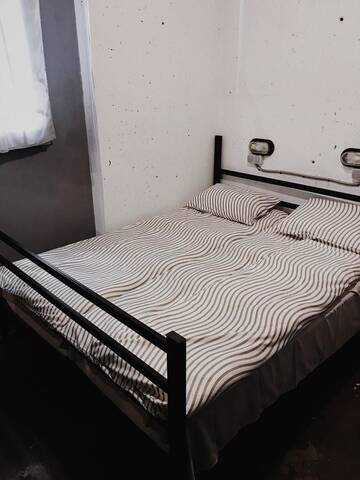 Фото номера Двухместный номер Делюкс с 1 кроватью Хостелы Hostel ALCATRAZ г. Киев 6