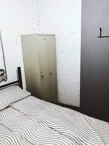 Фото номера Двухместный номер Делюкс с 1 кроватью Хостелы Hostel ALCATRAZ г. Киев 5