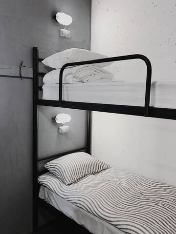 Фото номера Кровать в общем 6-местном номере Хостелы Hostel ALCATRAZ г. Киев 4