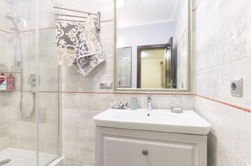 Фото номера Апартаменты Апартаменты 1BR apartment in the old city center (Kyïv) г. Киев 26