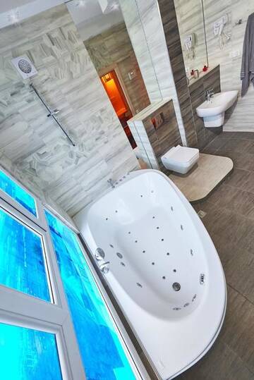 Фото номера Апартаменты с 1 спальней Апартаменты Sauna, Big Jacuzzi , Khreshchatyk apartments г. Киев 63