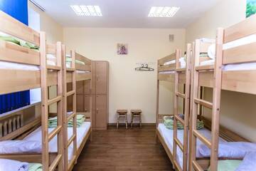 Фото номера Спальное место на двухъярусной кровати в общем номере для мужчин Хостелы BOTANIC GLOBUS HOSTEL г. Киев 3