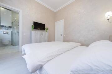 Фото номера Апартаменты с 2 спальнями Апартаменты View on Maidan and Kreschatyk г. Киев 43