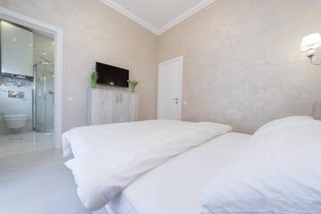Фото номера Апартаменты с 2 спальнями Апартаменты View on Maidan and Kreschatyk г. Киев 15