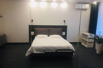 Фото номера Номер-студио с кроватью размера &quot;king-size&quot; и диван-кроватью Апартаменты Эксклюзивная квартира на Крещатике г. Киев 52