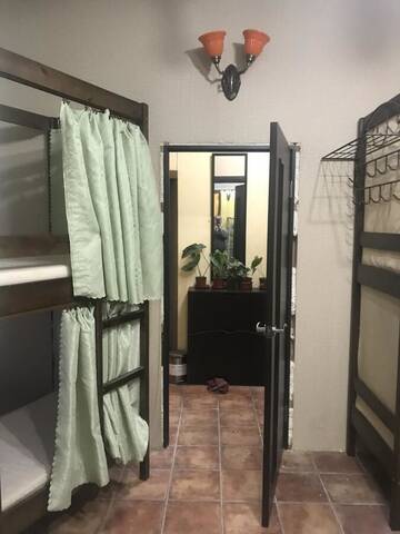 Фото номера Кровать в общем 8-местном номере для мужчин и женщин Хостелы Hostel ArArAt-PODOL г. Киев 3