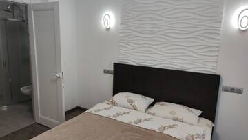 Фото номера Апартаменты с 1 спальней Апартаменты Rybalsky Studio Apartment Podil - Dnipro View г. Киев 19