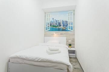 Фото номера Одноместный номер без окна с общей ванной комнатой Отель SkyHome na Nauky г. Киев 3