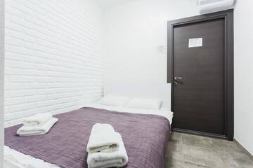 Фото номера Бюджетный двухместный номер с 1 кроватью (без окна) Отель SkyHome na Nauky г. Киев 2