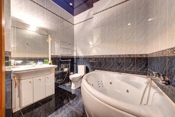 Фото номера Апартаменты с 2 спальнями Апартаменты Three rooms apartments near Kiev Planetarium! г. Киев 22