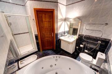 Фото номера Апартаменты с 2 спальнями Апартаменты Three rooms apartments near Kiev Planetarium! г. Киев 23