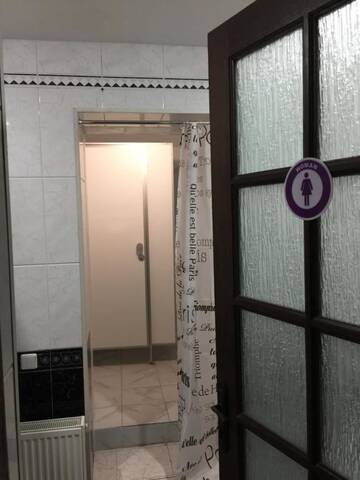 Фото номера Спальное место на двухъярусной кровати в общем номере для женщин Хостелы My Home Nivki City Hostel г. Киев 3