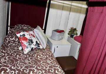 Фото номера Кровать в общем номере для женщин с 4 кроватями Хостелы UKRHOUSING г. Киев 30