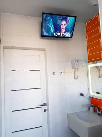 Фото номера Апартаменты с 1 спальней Апартаменты Big Jacuzzi , Sauna , Khreshchatyk apartments г. Киев 52