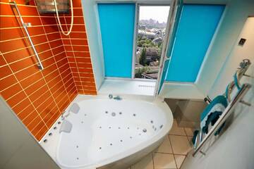 Фото номера Апартаменты с 1 спальней Апартаменты Big Jacuzzi , Sauna , Khreshchatyk apartments г. Киев 21