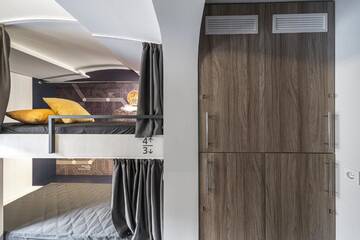 Фото номера Кровать в общем 4-местном номере для мужчин и женщин Хостелы Metro Hostel г. Киев 9